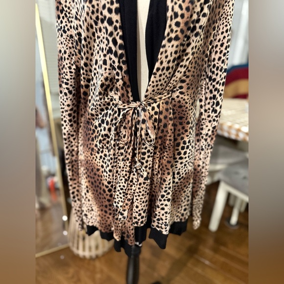 Isabella Rodriguez Leopard Print Soft Robe - Picture 2 of 9